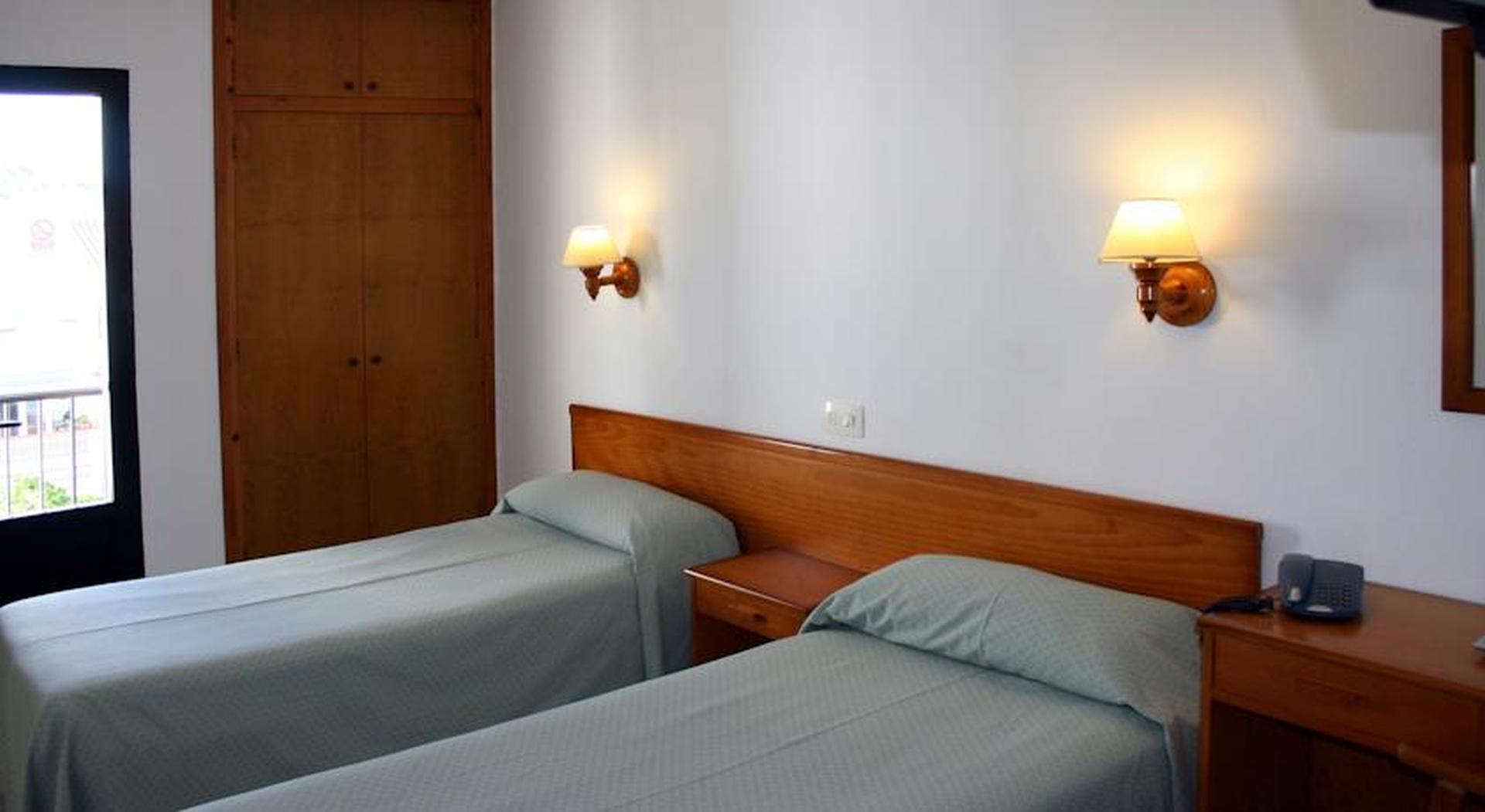 Hotel Loar Ferreries Buitenkant foto